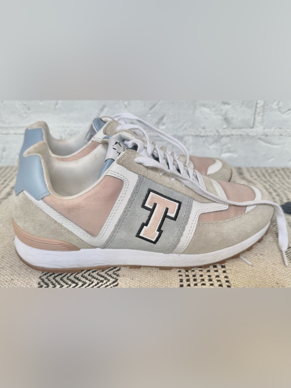 Ted Baker Suede & Mesh Retro Runner in Pink, Light Gray and Blue